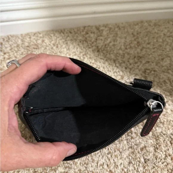 Harley-Davidson Black and Pink Crossbody Bag with Iconic Logo - Picture 3 of 3